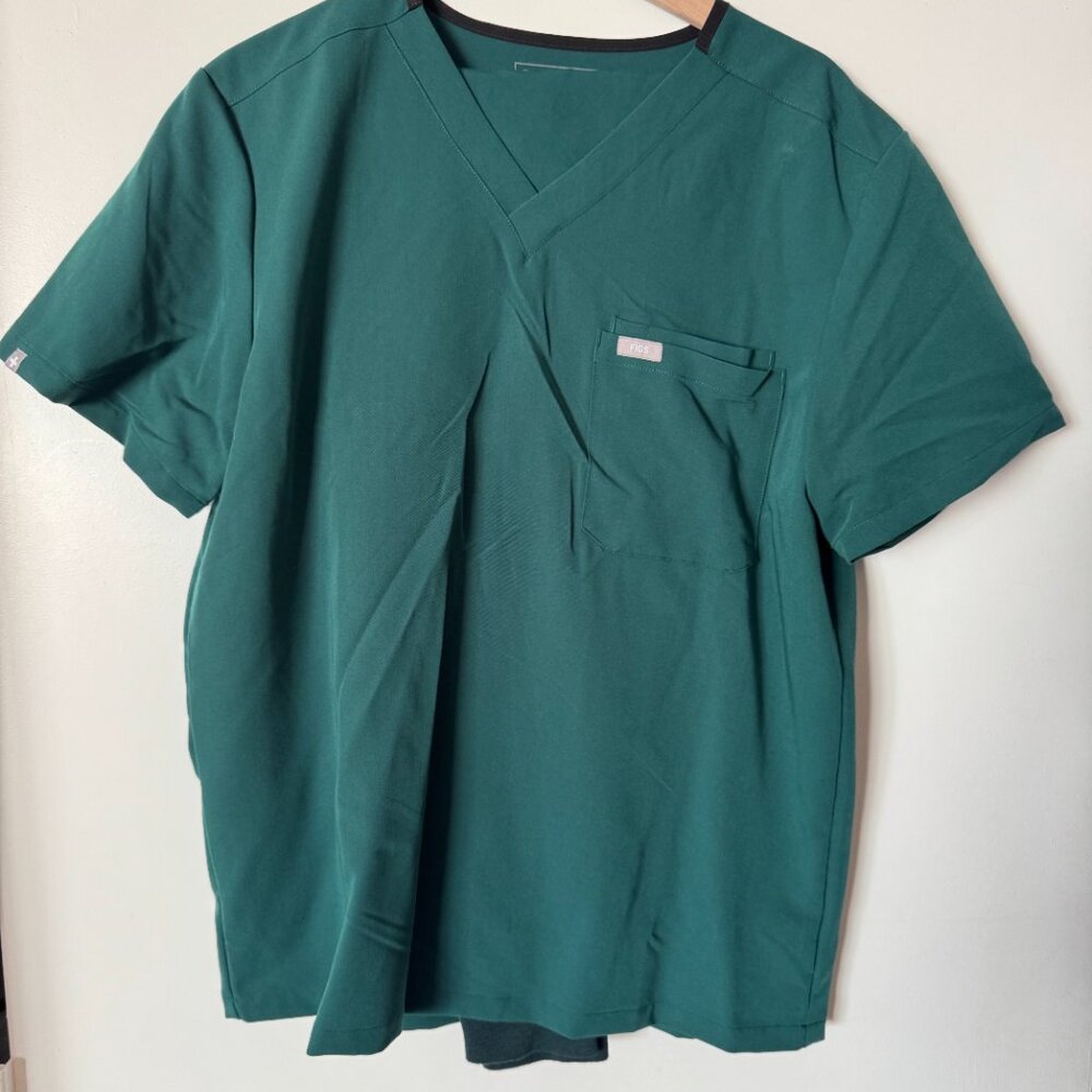 FIGS Leon Top and Tansen Jogger Scrub Set - HUNTER GREEN (LIMITED COLOR)